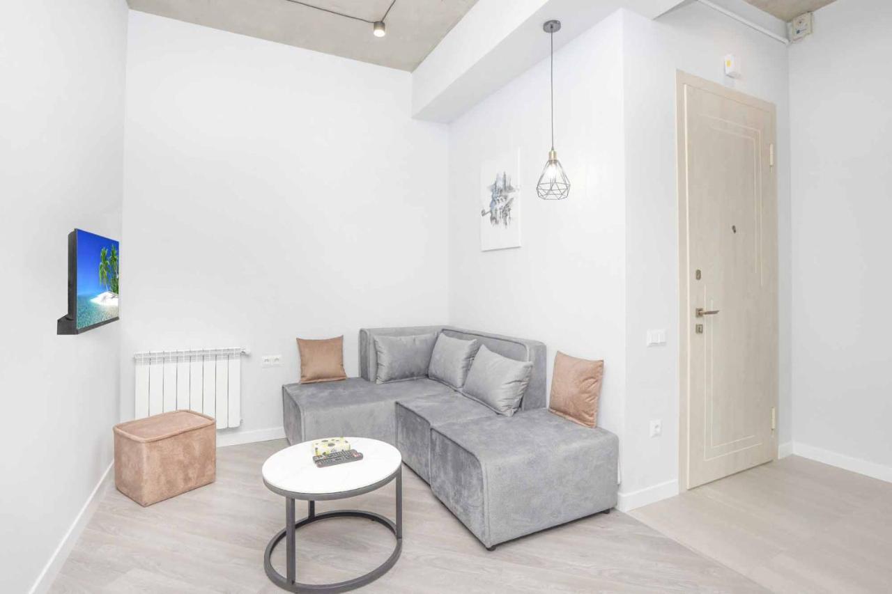 Stay Inn Apartments On Amiryan 26/4 เยเรวาน ภายนอก รูปภาพ
