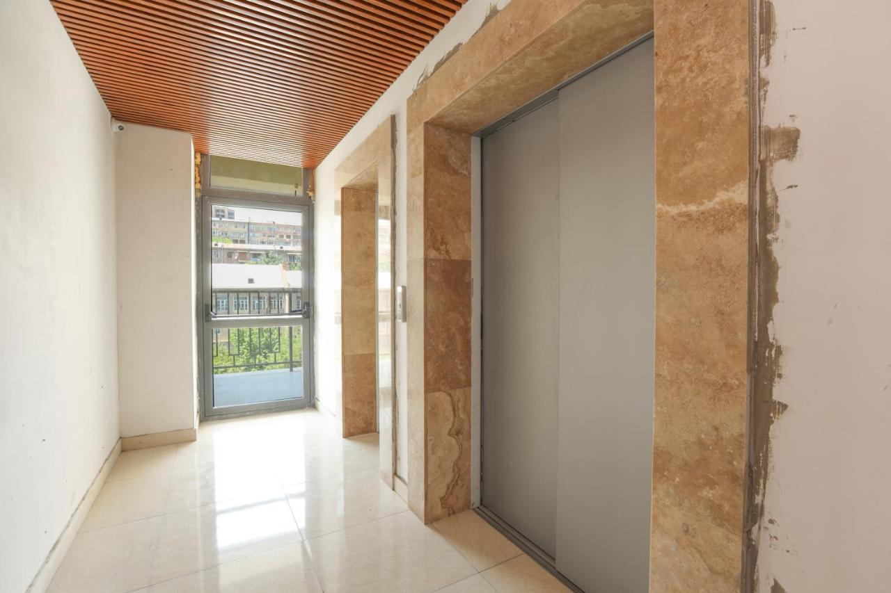 Stay Inn Apartments On Amiryan 26/4 เยเรวาน ภายนอก รูปภาพ
